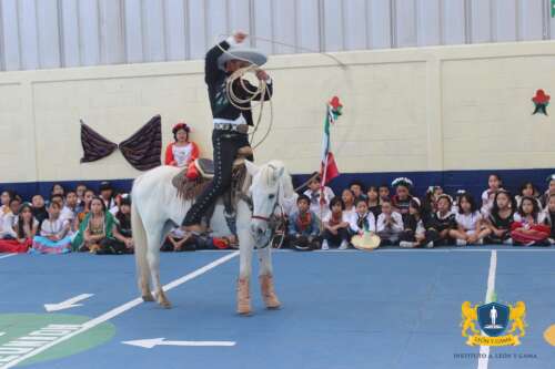 Foto Colegio León y Gama #2